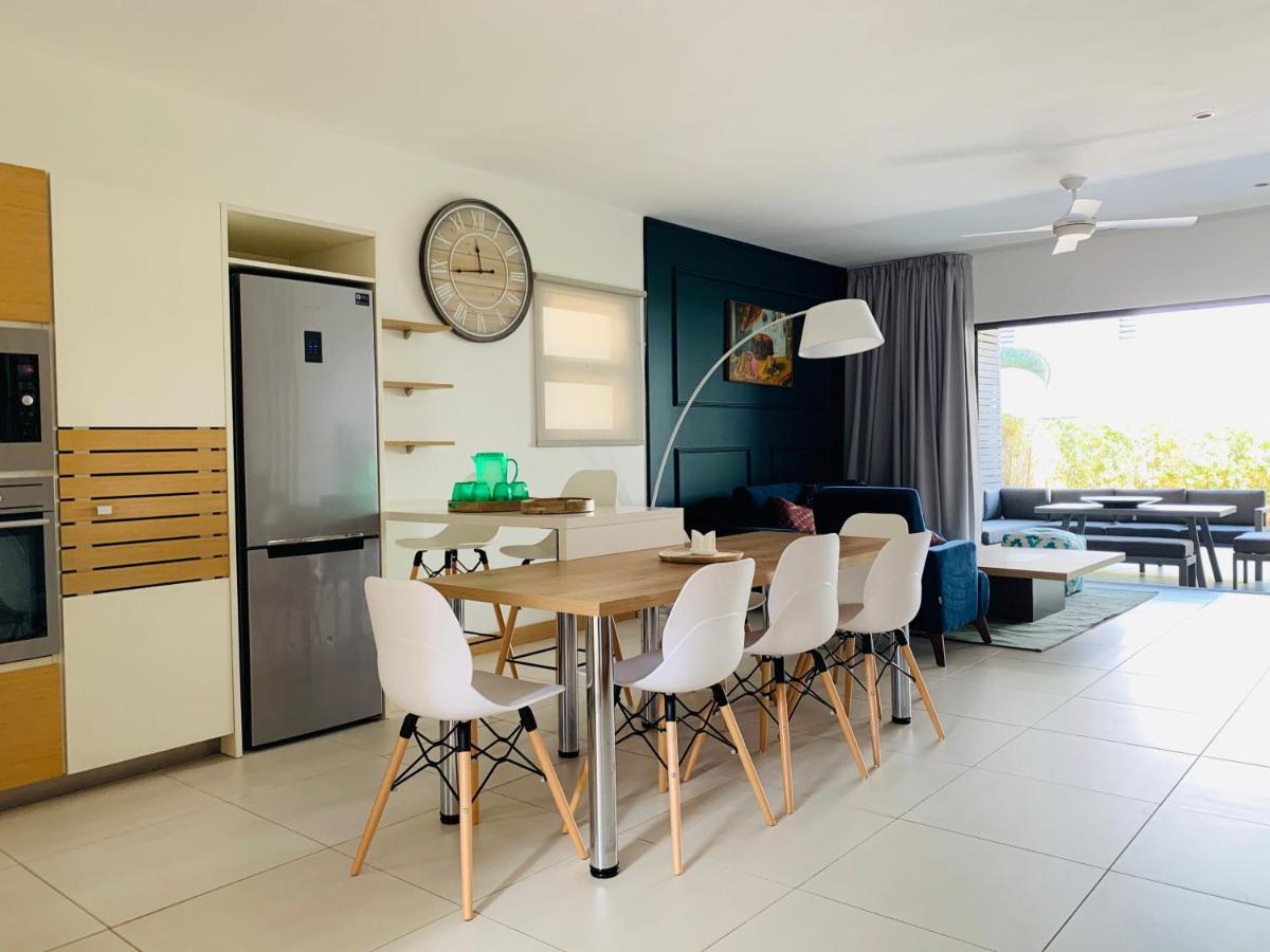 Appartamento Latitude Luxury Duplex Rivière Noire Esterno foto