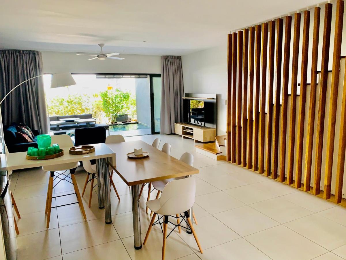 Appartamento Latitude Luxury Duplex Rivière Noire Esterno foto