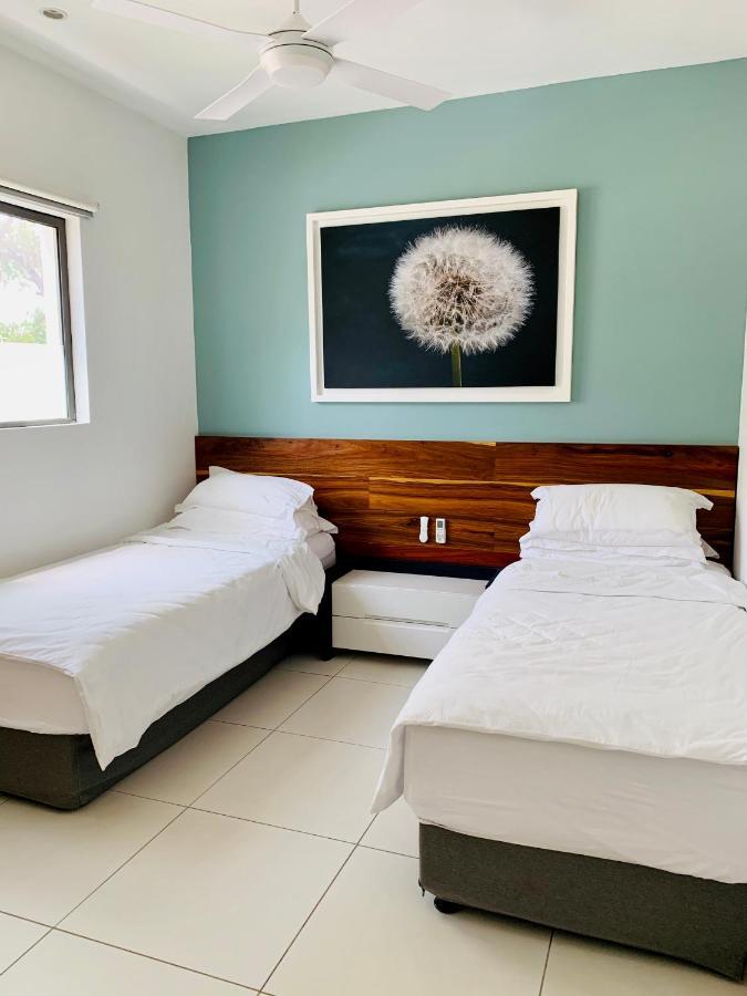 Appartamento Latitude Luxury Duplex Rivière Noire Esterno foto