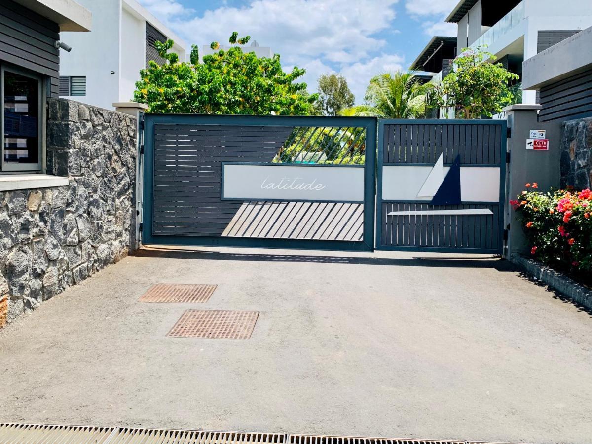 Appartamento Latitude Luxury Duplex Rivière Noire Esterno foto